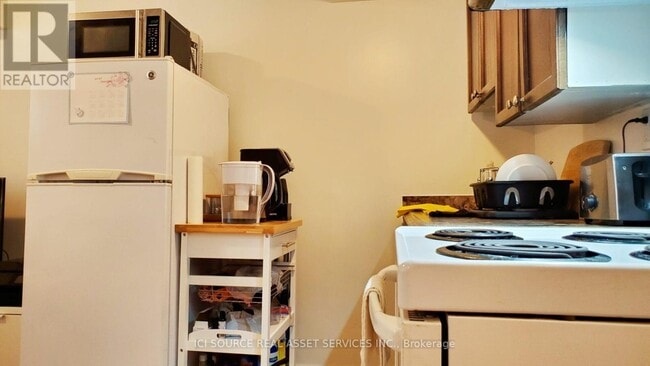 Photo - 37 Lynnbrook Dr