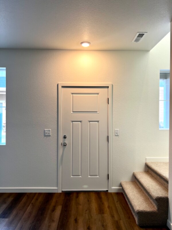 Photo - 209 Cardinal St