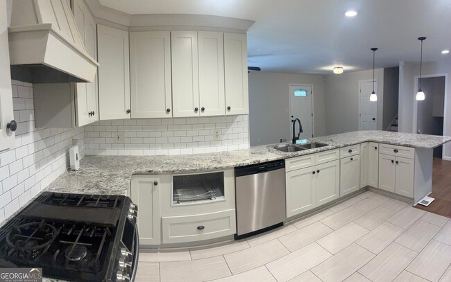 Photo - 1744 Oak Ridge Way NW