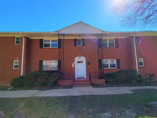 Building Photo - 3660 Peachtree Rd Rental