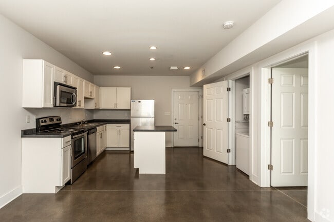 1BR, 1BA - 620 SF