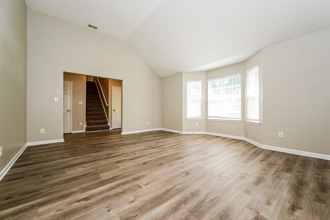 Photo - 125 Titan Rd