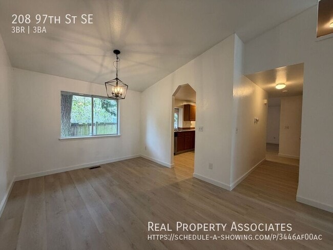 Photo - 208 97th St SE