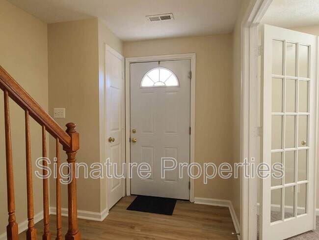 Photo - 106 Regina Ln