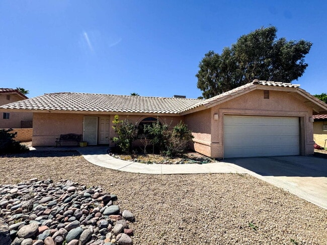 Building Photo - "Spacious Mesa Del Sol House!"