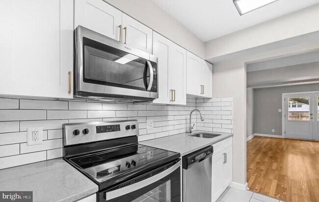 Photo - 19728 Wootton Ave