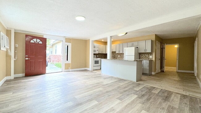 Photo - 170 Kingston Ave