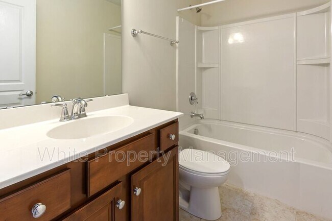 Photo - 15648 Canmore St