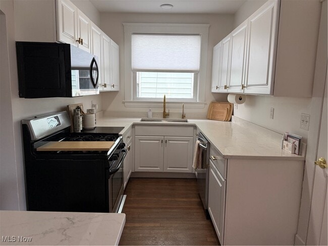 Photo - 1320 W 108th St