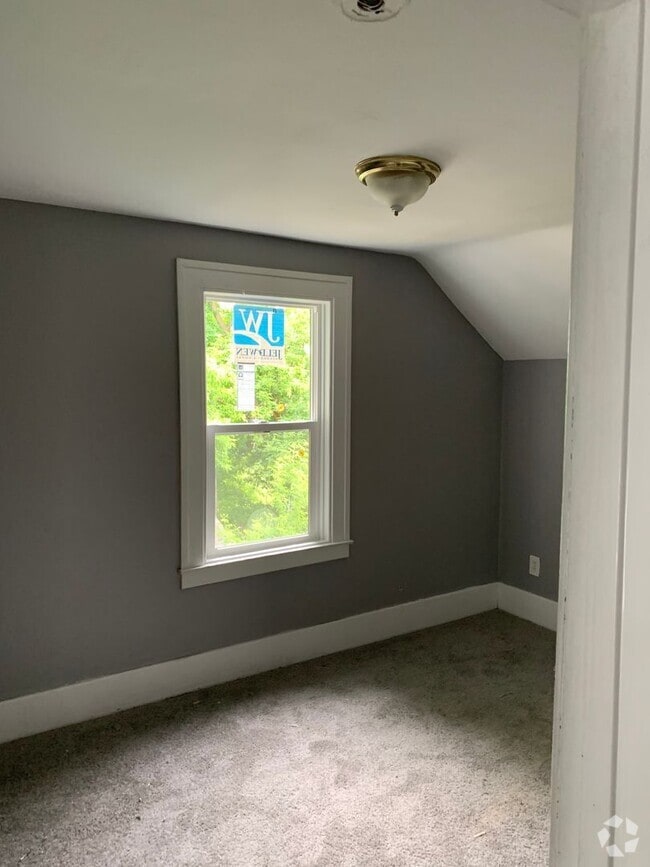 Building Photo - 3 Bedroom Home In Pontiac