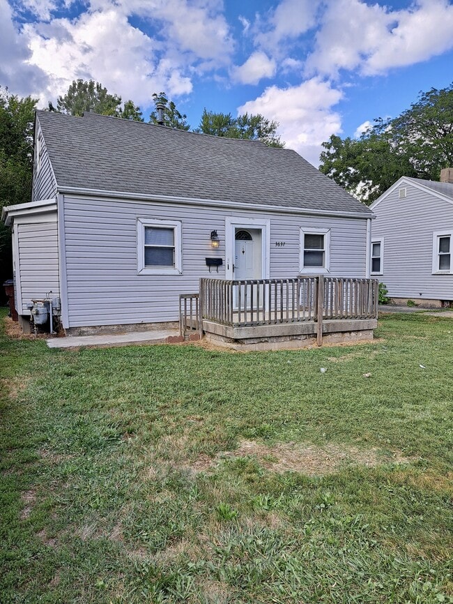 Building Photo - 3637 Evansville Ave Rental