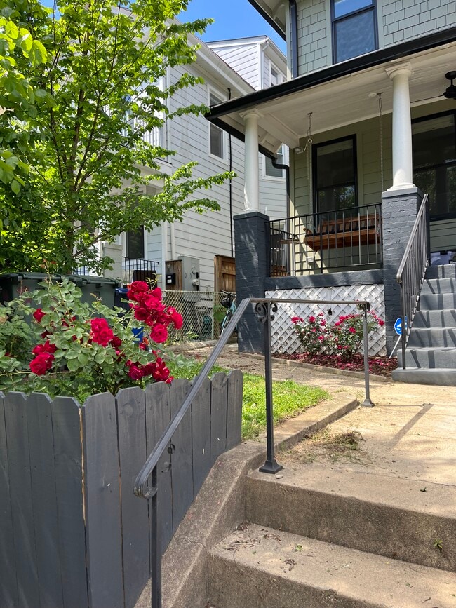 Building Photo - 503 Quincy St NW Unit 503 Quincy St NW #B