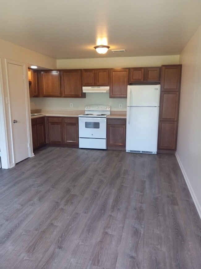 Building Photo - 1 Month Free Rent Unit 6423