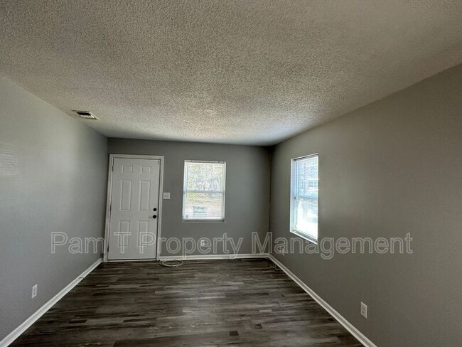 Photo - 1925 Cowan Ave