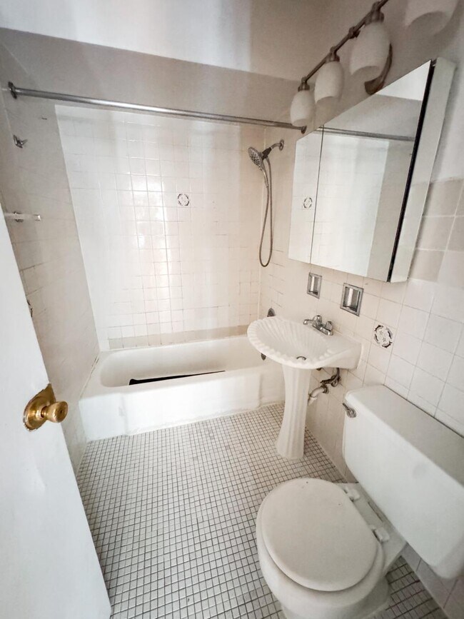 6250 N Kenmore Ave Unit 408