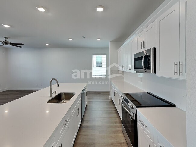 Photo - 5864 Vaes Dothrak St