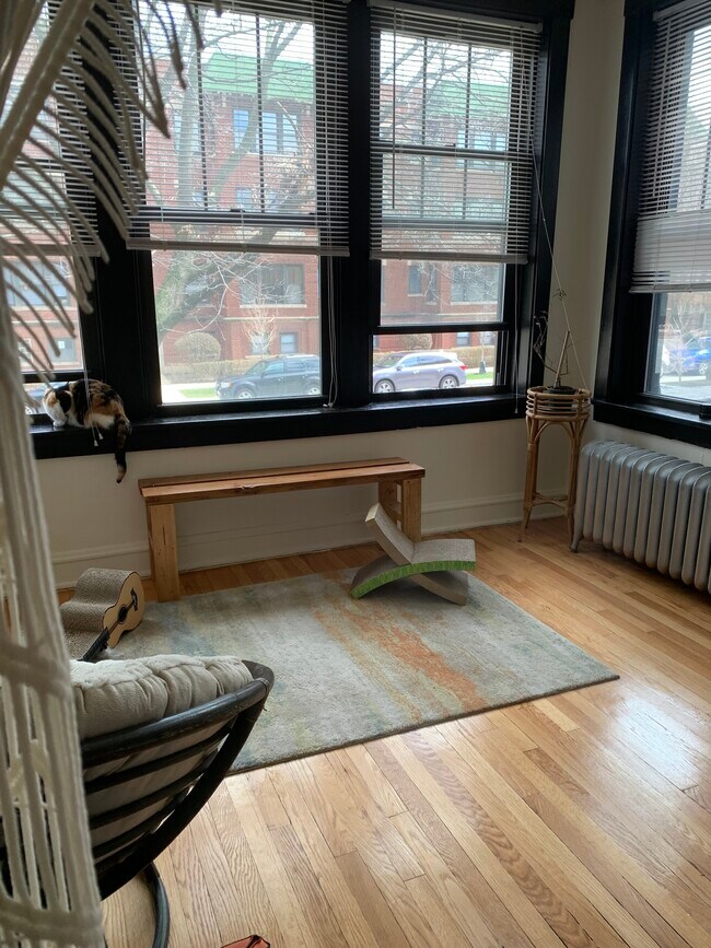 Sunroom - 403 S Kenilworth Ave Unit 1