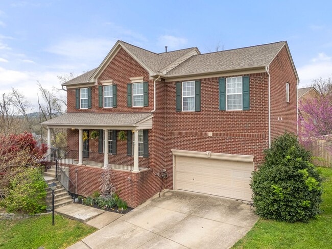 Building Photo - 3 Bed 2.5 Bath Home with 2 Car Garage and Fenced Backyard