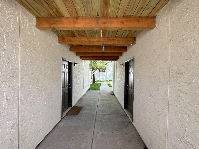 Courtyard Apartments