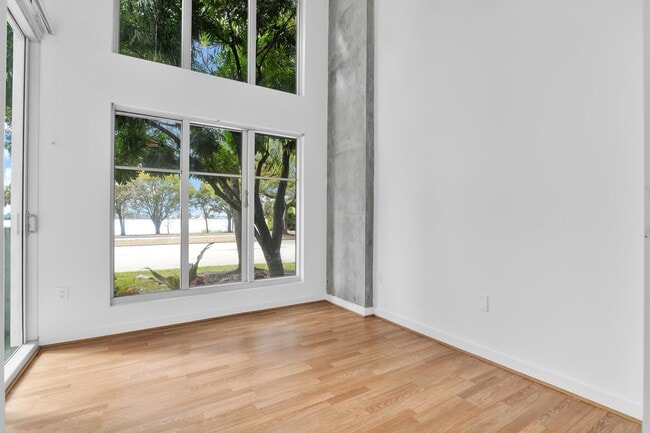 Photo - 300 S Australian Ave Unidad 125