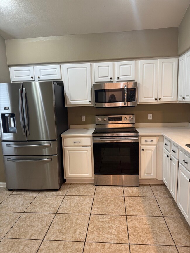 Photo - 2186 Heathrow Dr