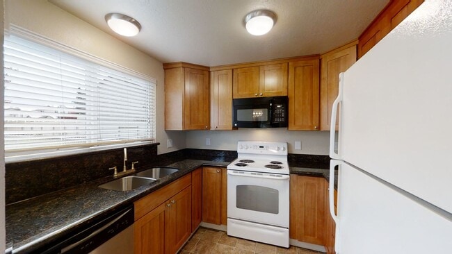 Photo - 1722 C Pl SE Unit B