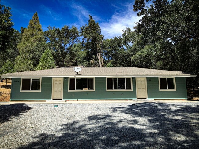 Building Photo - 20396 N Sunshine Rd Unit A