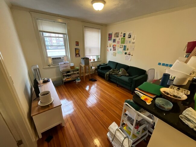 Building Photo - 15 Queensberry St Unit 15-32 Rental