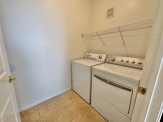 Photo - BEAUTIFUL 3 BEDROOM TOWNHOME IN HENDERSON