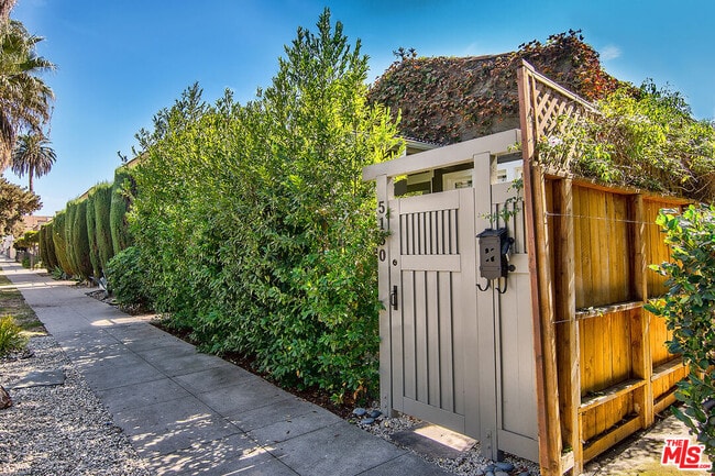 Photo - 5130 Raleigh St