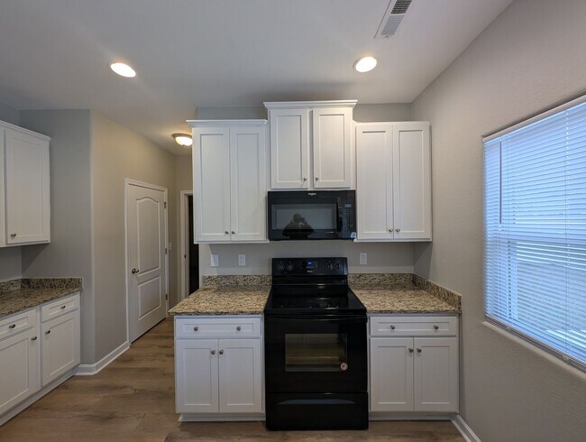 Photo - Spacious Townhome in Kingstree!