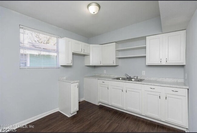 Photo - 1539 Union St W