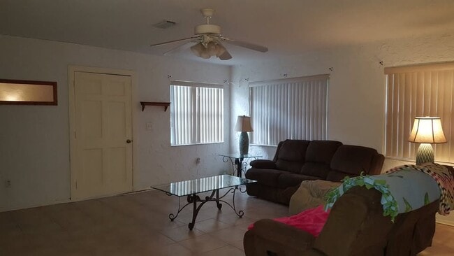 Photo - 799 E 10th Ave