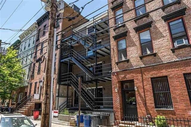 Building Photo - 130 Madison St Unit 4