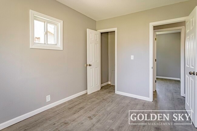 Photo - 1700 N Manring Ave