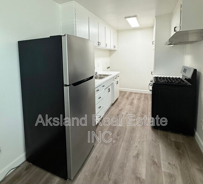 Photo - 4555 Davis Ave