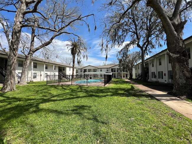 Building Photo - 500 Willow Dr Unit C8 Rental