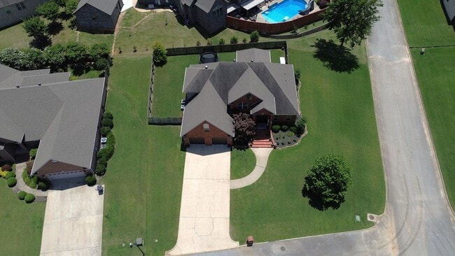Photo - Beautiful 5-bed/3-bath home with covered patio