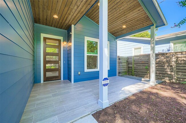 Photo - 405 W Croslin St