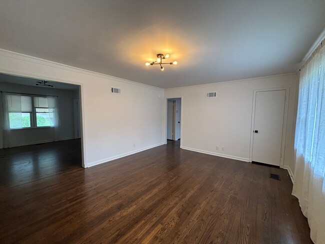 Photo - Adorable 3 bed, 1 bath, 1 car midtown bungalow close to the fairground, restaurants and shopping.