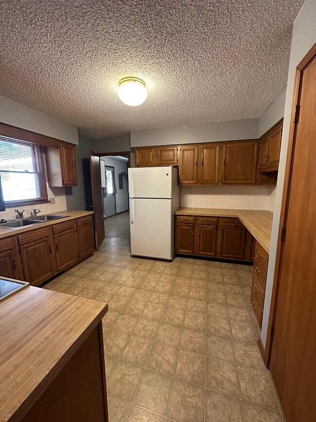 Photo - 905 Honeysuckle Ave