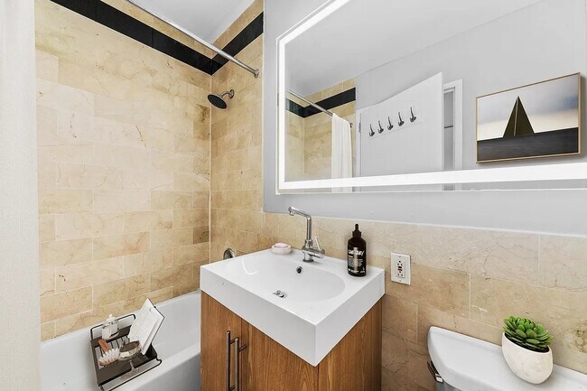 Photo - 225 Rector Pl Unit 22V