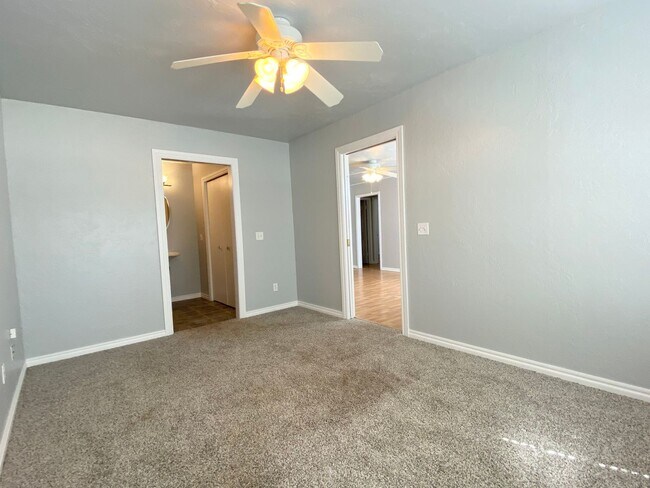 429 W Hurd St