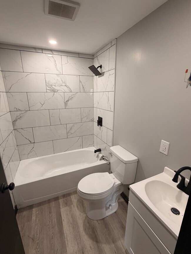 1600 Woodmont Ave Unit 3