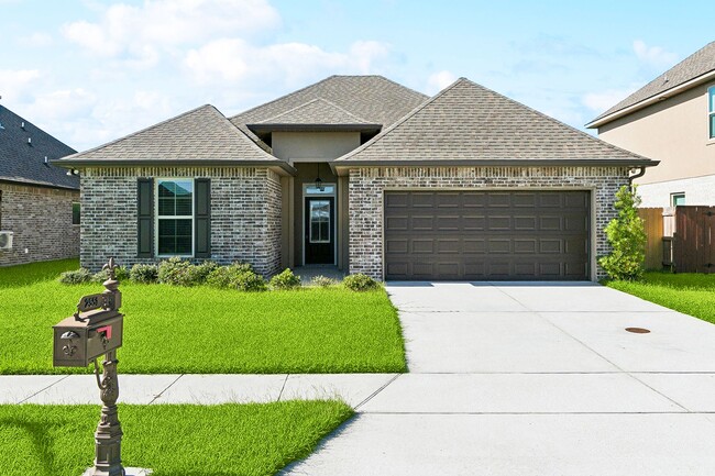 Modern Comfort Meets Cozy Charm in This 3-... - Modern Comfort Meets Cozy Charm in This 3-... House