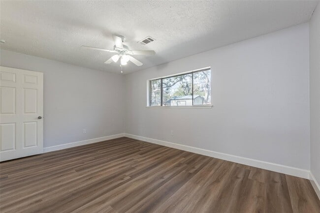 Building Photo - 2112 Sierra Dr