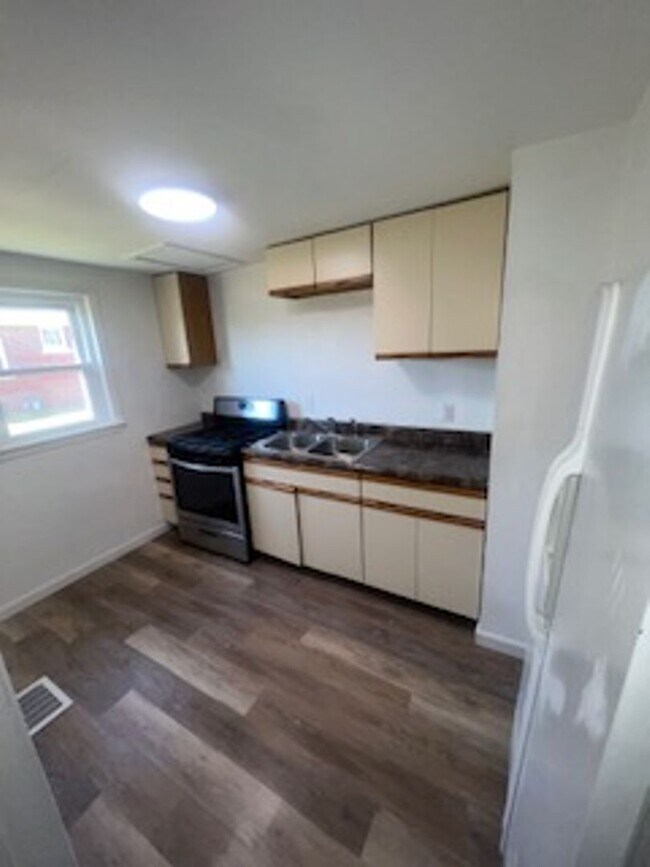 313 E Franklin St Unit B