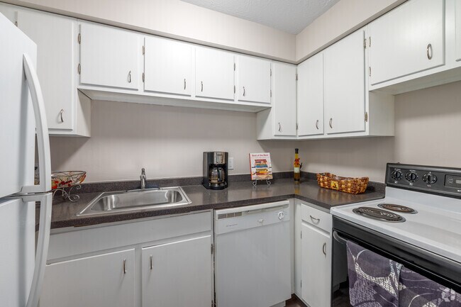 2BR, 1BA - 900SF - Kitchen
