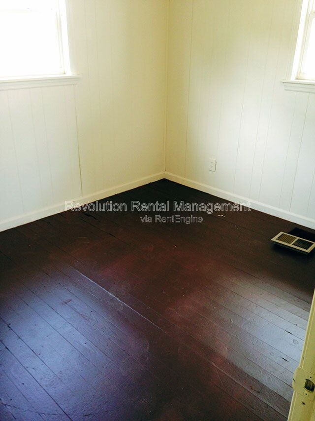 Photo - 721 English St