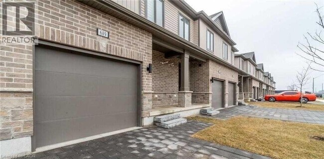 Photo - 689 Chelton Rd